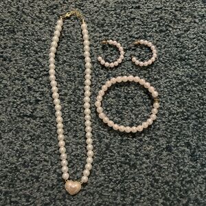 Elegant Pearl Jewelry Set